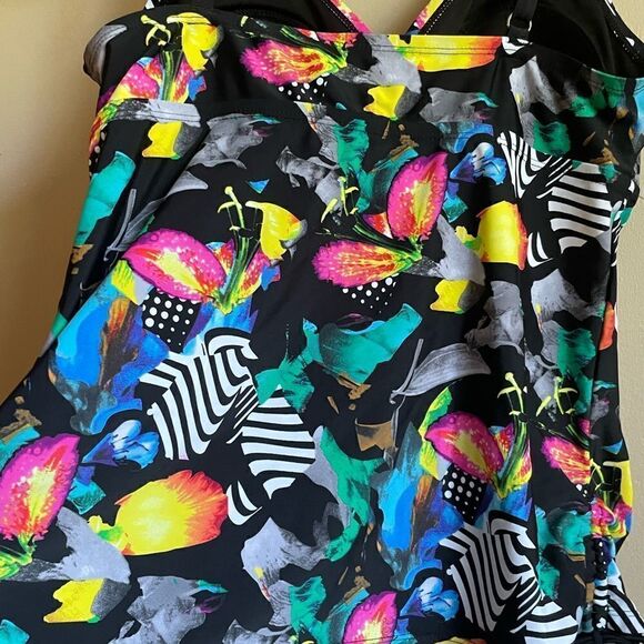 Byron Blue swim top - Picture 9 of 10